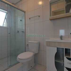 Apartamento com 58m², 2 dormitórios, 1 vaga, no bairro Madureira em Caxias do Sul para Alugar