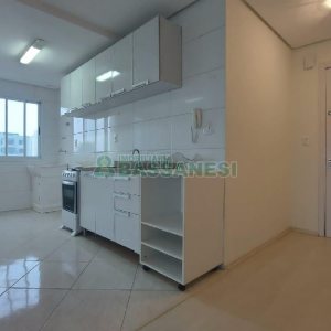 Apartamento com 58m², 2 dormitórios, 1 vaga, no bairro Madureira em Caxias do Sul para Alugar