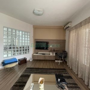Casa Mobiliada com 280m², 3 dormitórios, 2 vagas, no bairro Cinqüentenário em Caxias do Sul para Alugar