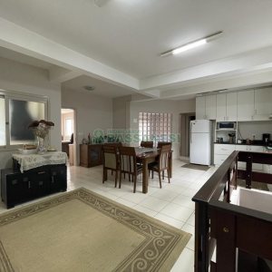 Casa Mobiliada com 280m², 3 dormitórios, 2 vagas, no bairro Cinqüentenário em Caxias do Sul para Alugar