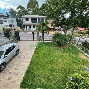 Casa Mobiliada com 280m², 3 dormitórios, 2 vagas, no bairro Cinqüentenário em Caxias do Sul para Alugar