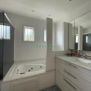 Casa Mobiliada com 280m², 3 dormitórios, 2 vagas, no bairro Cinqüentenário em Caxias do Sul para Alugar