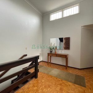 Casa Mobiliada com 280m², 3 dormitórios, 2 vagas, no bairro Cinqüentenário em Caxias do Sul para Alugar