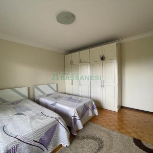 Casa Mobiliada com 280m², 3 dormitórios, 2 vagas, no bairro Cinqüentenário em Caxias do Sul para Alugar