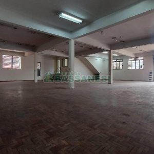 Loja com 514m², no bairro Lourdes em Caxias do Sul para Alugar
