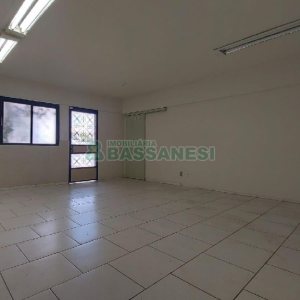 Loja com 514m², no bairro Lourdes em Caxias do Sul para Alugar