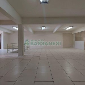 Loja com 514m², no bairro Lourdes em Caxias do Sul para Alugar