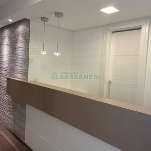 Sala com 68m², 2 vagas, no bairro Pio X em Caxias do Sul para Comprar