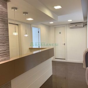 Sala com 68m², 2 vagas, no bairro Pio X em Caxias do Sul para Comprar