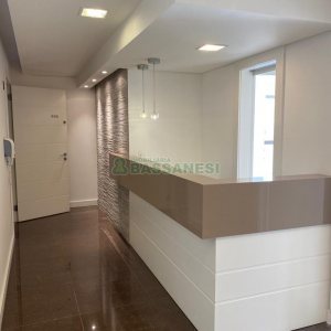 Sala com 68m², 2 vagas, no bairro Pio X em Caxias do Sul para Comprar