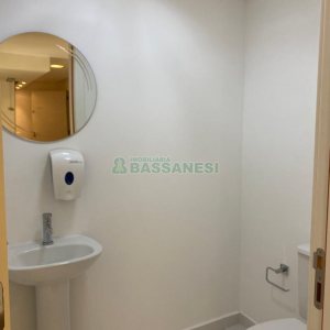 Sala com 68m², 2 vagas, no bairro Pio X em Caxias do Sul para Comprar