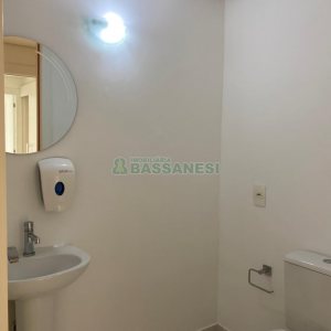 Sala com 68m², 2 vagas, no bairro Pio X em Caxias do Sul para Comprar