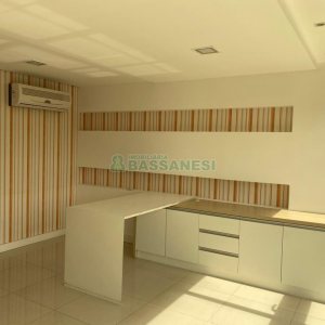 Sala com 68m², 2 vagas, no bairro Pio X em Caxias do Sul para Comprar