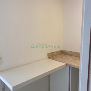 Sala com 68m², 2 vagas, no bairro Pio X em Caxias do Sul para Comprar