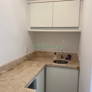 Sala com 68m², 2 vagas, no bairro Pio X em Caxias do Sul para Comprar