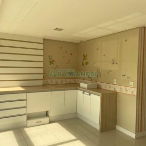 Sala com 68m², 2 vagas, no bairro Pio X em Caxias do Sul para Comprar