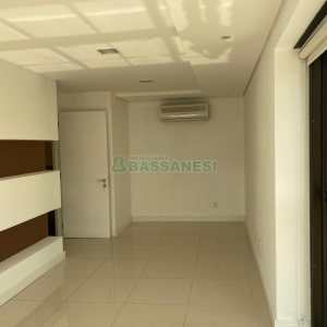 Sala com 68m², 2 vagas, no bairro Pio X em Caxias do Sul para Comprar