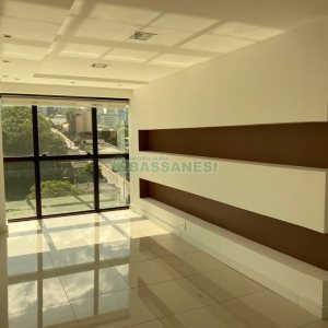 Sala com 68m², 2 vagas, no bairro Pio X em Caxias do Sul para Comprar