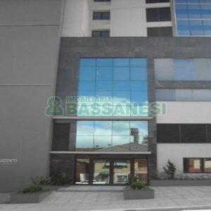 Sala com 68m², 2 vagas, no bairro Pio X em Caxias do Sul para Comprar