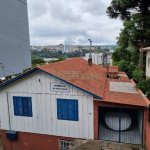 Casa com 200m², 3 dormitórios, 1 vaga, no bairro Universitário em Caxias do Sul para Comprar