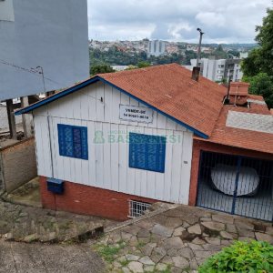 Casa com 200m², 3 dormitórios, 1 vaga, no bairro Universitário em Caxias do Sul para Comprar