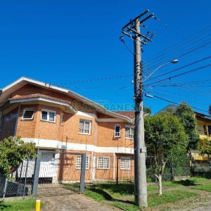 Casa com 650m², 3 dormitórios, 2 vagas, no bairro Santa Catarina em Caxias do Sul para Comprar