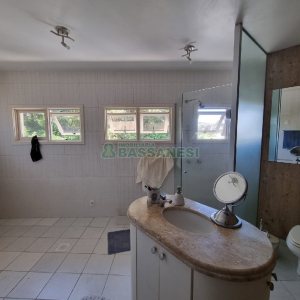 Casa com 650m², 3 dormitórios, 2 vagas, no bairro Santa Catarina em Caxias do Sul para Comprar