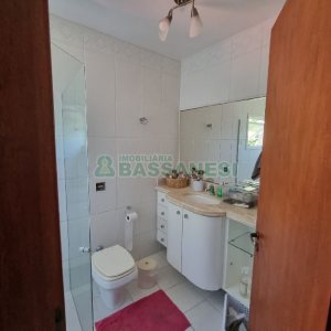 Casa com 650m², 3 dormitórios, 2 vagas, no bairro Santa Catarina em Caxias do Sul para Comprar