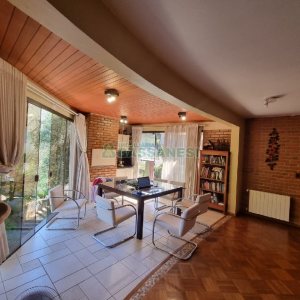 Casa com 650m², 3 dormitórios, 2 vagas, no bairro Santa Catarina em Caxias do Sul para Comprar