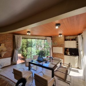 Casa com 650m², 3 dormitórios, 2 vagas, no bairro Santa Catarina em Caxias do Sul para Comprar