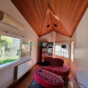 Casa com 650m², 3 dormitórios, 2 vagas, no bairro Santa Catarina em Caxias do Sul para Comprar