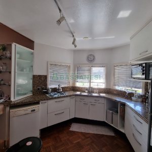 Casa com 650m², 3 dormitórios, 2 vagas, no bairro Santa Catarina em Caxias do Sul para Comprar