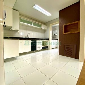 Apartamento com 116m², 3 dormitórios, 1 vaga, no bairro Charqueadas em Caxias do Sul para Comprar