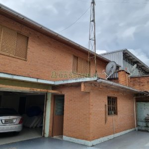 Casa com 180m², 3 dormitórios, 2 vagas, no bairro Desvio Rizzo em Caxias do Sul para Comprar