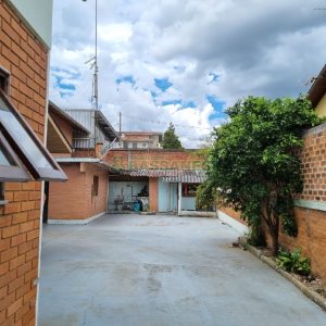 Casa com 180m², 3 dormitórios, 2 vagas, no bairro Desvio Rizzo em Caxias do Sul para Comprar