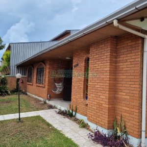 Casa com 180m², 3 dormitórios, 2 vagas, no bairro Desvio Rizzo em Caxias do Sul para Comprar