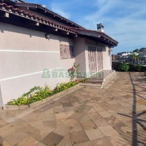 Casa com 240m², 6 dormitórios, 3 vagas, no bairro São Leopoldo em Caxias do Sul para Alugar