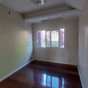 Casa com 240m², 6 dormitórios, 3 vagas, no bairro São Leopoldo em Caxias do Sul para Alugar