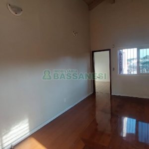 Casa com 240m², 6 dormitórios, 3 vagas, no bairro São Leopoldo em Caxias do Sul para Alugar