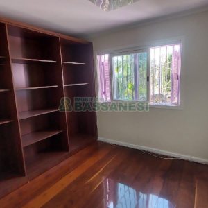 Casa com 240m², 6 dormitórios, 3 vagas, no bairro São Leopoldo em Caxias do Sul para Alugar