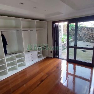 Casa com 240m², 6 dormitórios, 3 vagas, no bairro São Leopoldo em Caxias do Sul para Alugar