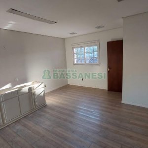 Casa com 240m², 6 dormitórios, 3 vagas, no bairro São Leopoldo em Caxias do Sul para Alugar