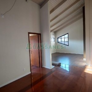 Casa com 240m², 6 dormitórios, 3 vagas, no bairro São Leopoldo em Caxias do Sul para Alugar