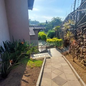 Casa com 240m², 6 dormitórios, 3 vagas, no bairro São Leopoldo em Caxias do Sul para Alugar