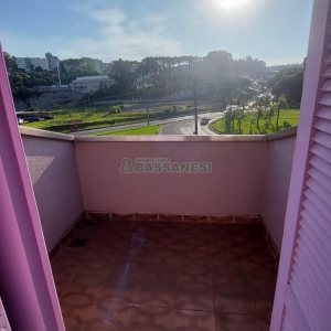 Casa com 240m², 6 dormitórios, 3 vagas, no bairro São Leopoldo em Caxias do Sul para Alugar