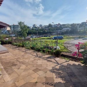 Casa com 240m², 6 dormitórios, 3 vagas, no bairro São Leopoldo em Caxias do Sul para Alugar