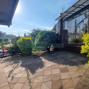 Casa com 240m², 6 dormitórios, 3 vagas, no bairro São Leopoldo em Caxias do Sul para Alugar