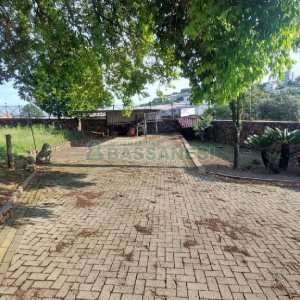 Casa com 240m², 6 dormitórios, 3 vagas, no bairro São Leopoldo em Caxias do Sul para Alugar