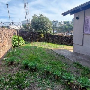 Casa com 240m², 6 dormitórios, 3 vagas, no bairro São Leopoldo em Caxias do Sul para Alugar