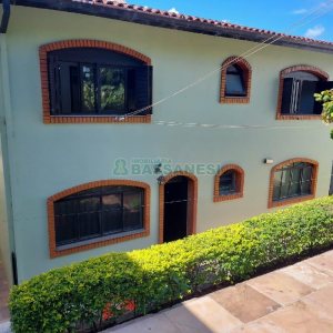 Casa com 260m², 3 dormitórios, 3 vagas, no bairro Santa Catarina em Caxias do Sul para Comprar